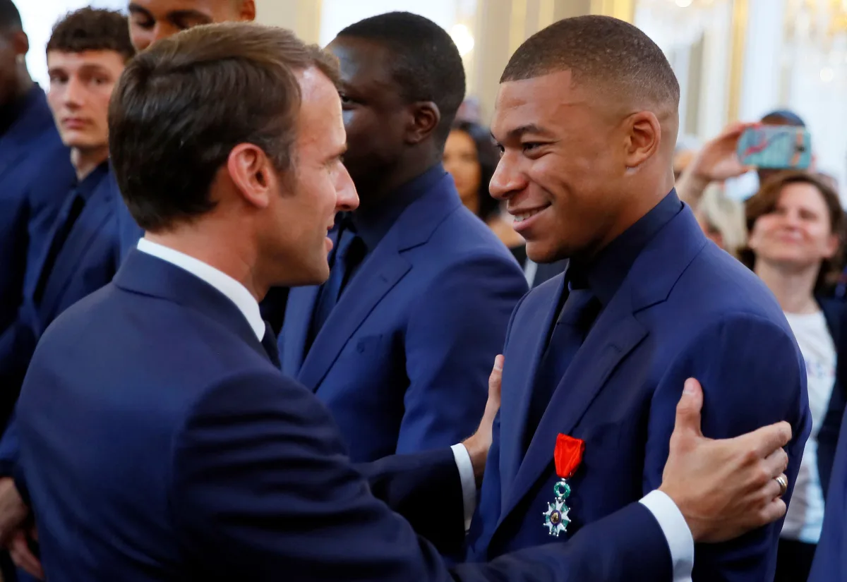 Emmanuel Macron está en conversaciones para convencer a Florentino Pérez de que libere a Kylian Mbappé

 ZPMODE MAGAZINE