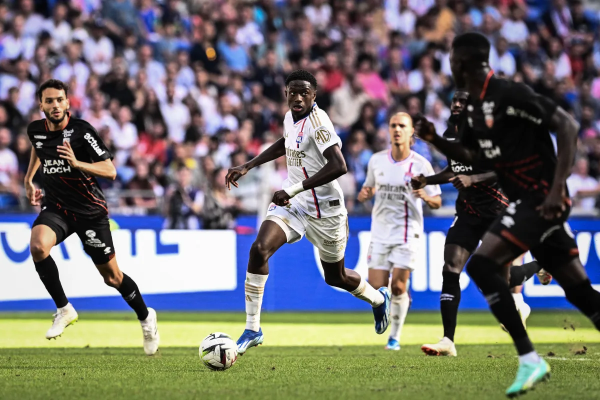 Mahamadou Diawara quiere dejar el Lyon en enero

 ZPMODE MAGAZINE